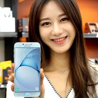 Galaxy A8 ragazza coreana foto 2