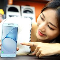 Galaxy A8 ragazza coreana